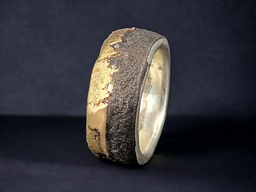 LeoLars-PABE Massiver Sandguss Design Bicolor Ring, Gr. 59 (18,8) aus geschwärztem 925er Silber und angegossenem 585er Gelbgold, Unikat, Handarbeit
