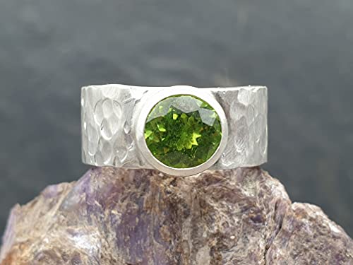 LeoLars-PABE Peridot Ring aus 925er Silber, Gr. 53, Structure Design Hammerschlag, Unikat, Handarbeit