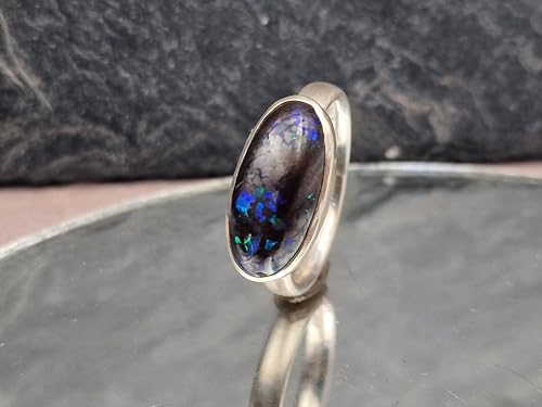 LeoLars-PABE Boulder Matrix Opal Ring, Gr. 63, Unisex, aus 925er Silber mit grün-blau-lila Opalfeuer, Unikat, Handarbeit