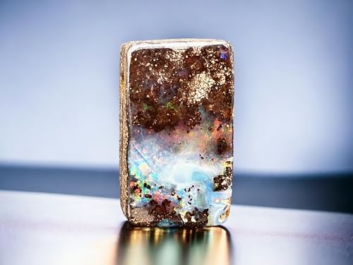 LeoLars-PABE Boulder Opal Anhänger gebohrt mit 60cm Lederband, Multicolor Opalfeuer auch aus der Tiefe, Picture Stone, Opal 25 x 14,5 x 8,5mm, Unikat, Handgeschliffen