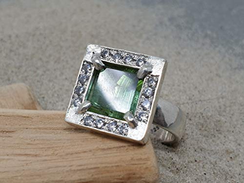 LeoLars-PABE Ring aus 925er Silber mit grünem Turmalin und 16 Zirkonias als Akzentsteine, Gr.56, Unikat