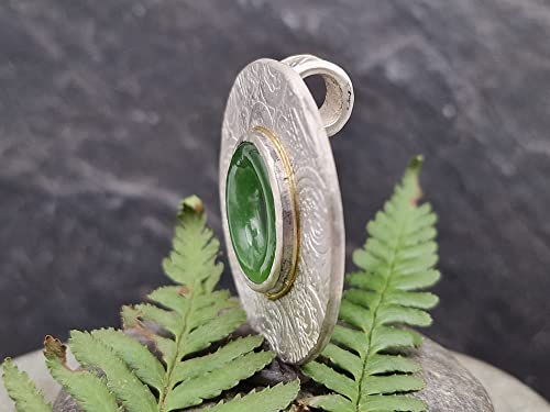 LeoLars-PABE Jade Ring Design Anhänger aus 925er Silber mit Feingold Ring um die Fassung, geprägt, versteckte Öse, Unikat, Handarbeit