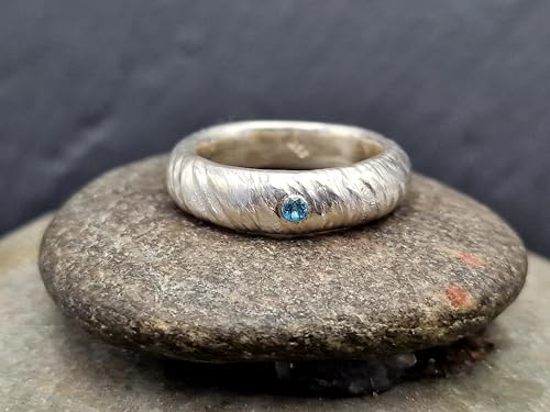 LeoLars-PABE Maritimer Blautopas Wellen Design Ring, Gr. 60 (19), aus 925er Silber, Blautopas Swiss Blue rund facettiert, Wellen Struktur, Unikat, Handarbeit