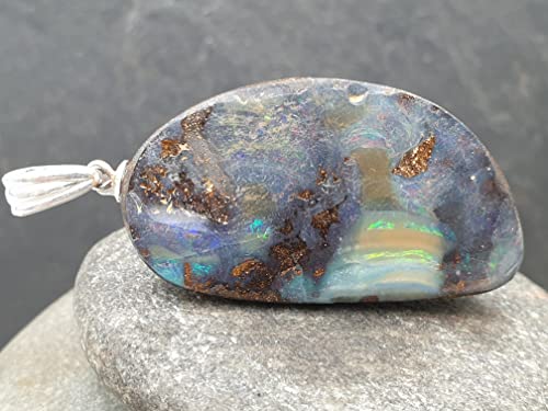 LeoLars-PABE Boulder Opal Anhänger mit 925er Silber Stiftöse, Mehrfarbig Opal 40x21.4x7.5mm, Unikat, Handarbeit