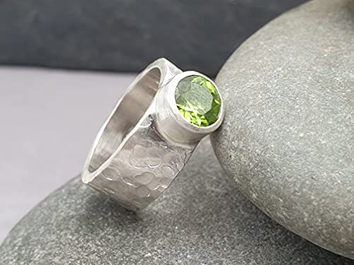 LeoLars-PABE Peridot Ring aus 925er Silber, Gr. 53, Structure Design Hammerschlag, Unikat, Handarbeit