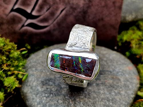 LeoLars-PABE Design Ring im Structure Design Stein mit Boulder Opal mit bunten Opalfeuer Streifen, Gr.61, Opal 16.3x7.1mm, Unikat, Handarbeit