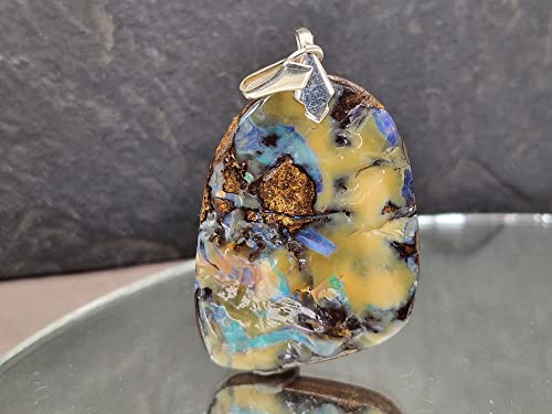 LeoLars-PABE Boulder Opal Anhänger mit Frontbohrung und 925er Silberschlaufe, Opal 46.7 x 35.4 x 8.5mm, partielles Opalfeuer, Unikat, Handgeschliffen