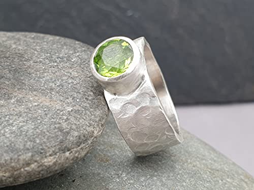 LeoLars-PABE Peridot Ring aus 925er Silber, Gr. 53, Structure Design Hammerschlag, Unikat, Handarbeit