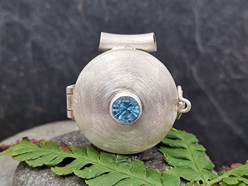 LeoLars-PABE Aquamarin Medaillon aus 925er Silber, Aquamarin im Spiegelschliff, mit Röhrchen, gebürstetes Design, Unikat, Handarbeit