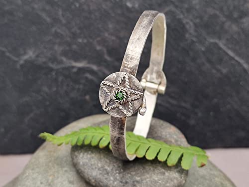 LeoLars-PABE Design Armreif mit Chromdiopsid, aus 925er Silber, mit Verschluss zum Aufklappen, teilgeschwärzt, Umfang 16-17cm, Unikat, Handarbeit