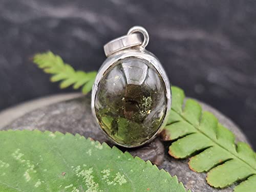 LeoLars-PABE Demantoid Cabochon Anhänger aus 925er Silber, selten, mit Innenleben, herrliches grün, Unikat, Handarbeit