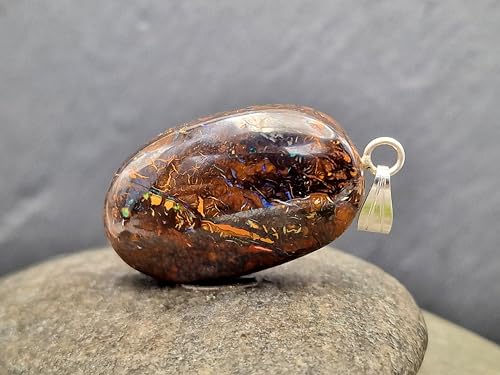 LeoLars-PABE Boulder Opal Anhänger mit 925er Silber Stiftöse, Opal 30 x 18,6 x 9,7mmmit schönem Muster und partellem Opalfeuer, Unikat, Handgeschlifffen