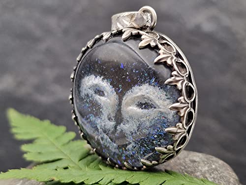 LeoLars-PABE 925er Silber Anhänger Moonchild with Stars, Bergkristall Carving mit Opalstaub, Galeriefassung, Unikat, Handarbeit