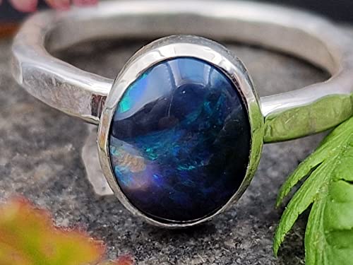 LeoLars-PABE Schwarzer Semi Chrystal Opal Ring, Gr.55 (17.5), aus 925er Silber, blau-grün, gehämmert, Unikat, Handarbeit