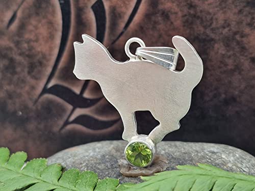 LeoLars-PABE Katzen Anhänger aus 925er Silber mit Peridot, mattiert, Katze, Unikat, Handarbeit