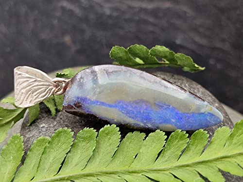LeoLars-PABE Boulder Opal Anhänger mit 925er Silber Stiftöse, lila, Handgefertigte Schlaufe mit Muster, Unikat, Handarbeit