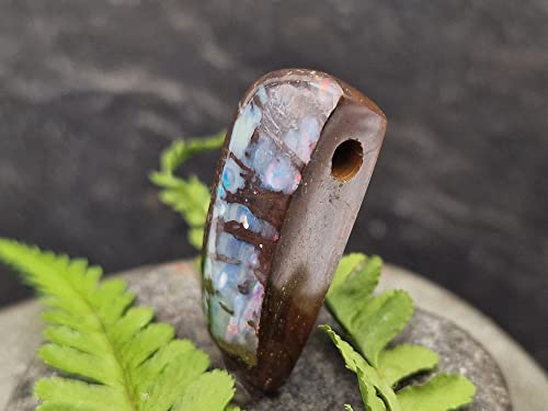 Anhänger mit gebohrtem Boulder Opal mit 60cm Lederband, Opal 31.3x11.7x10.1mm, Church Window, Unikat, Handarbeit