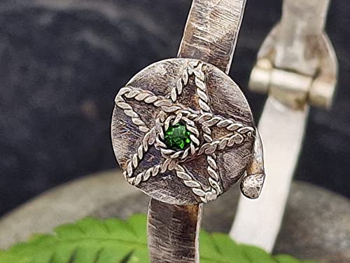 LeoLars-PABE Design Armreif mit Chromdiopsid, aus 925er Silber, mit Verschluss zum Aufklappen, teilgeschwärzt, Umfang 16-17cm, Unikat, Handarbeit