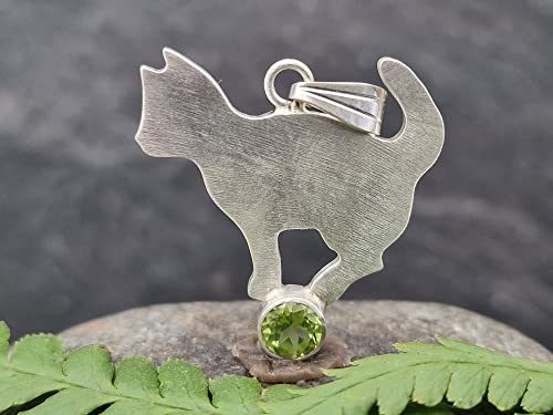 LeoLars-PABE Katzen Anhänger aus 925er Silber mit Peridot, mattiert, Katze, Unikat, Handarbeit