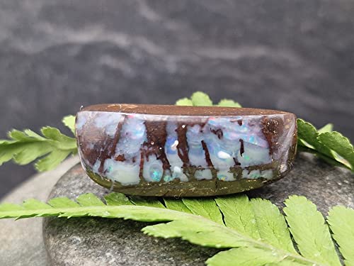 Anhänger mit gebohrtem Boulder Opal mit 60cm Lederband, Opal 31.3x11.7x10.1mm, Church Window, Unikat, Handarbeit