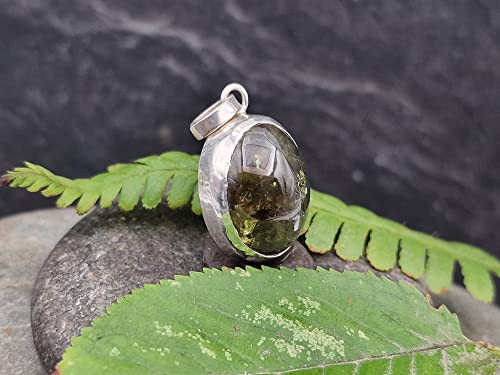LeoLars-PABE Demantoid Cabochon Anhänger aus 925er Silber, selten, mit Innenleben, herrliches grün, Unikat, Handarbeit