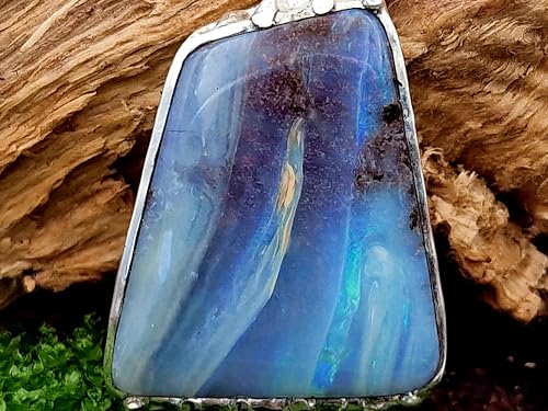 LeoLars-PABE Boulder Opal Picture Stone Design Anhänger aus 925er Silber, Flusslauf von oben mit grün-blauem Opalfeuer, Opal 28x23,9mm, Unikat, Handarbeit