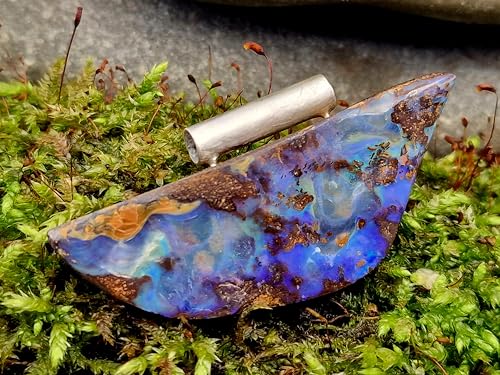 LeoLars-PABE Boulder Opal Design Anhänger mit 925er Silberrohr, Opal 20 x 56 x 8mm, Picture Stone, blau-grün-lila Opalfeuer, tolles Muster, Unikat, Handgeschliffen