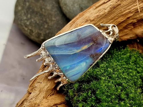 LeoLars-PABE Boulder Opal Picture Stone Design Anhänger aus 925er Silber, Flusslauf von oben mit grün-blauem Opalfeuer, Opal 28x23,9mm, Unikat, Handarbeit