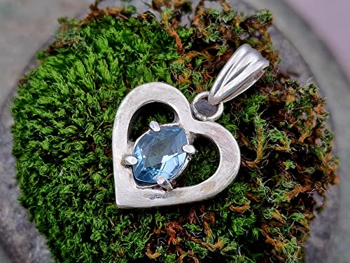 LeoLars-PABE Herz Design Anhänger mit Blautopas Navette aus 925er Silber, eismattiert, Unikat, Handarbeit