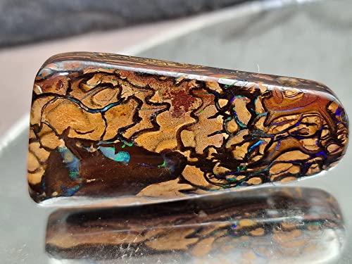 LeoLars-PABE gebohrter Boulder Opal Anhänger mit 60cm Lederband, Matrix, lila und grüne Opaladern und Feuer, Opal 44.1 x 21.5 x 8.2mm, Unikat, Handgeschliffen