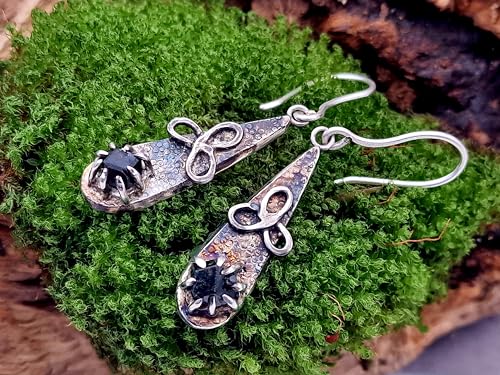 Saphir Kristall Ohrhänger mit keltischem Symbol aus 925er Silber, teilgeschwärzt, magisch, mystisch, Unikat, Handarbeit