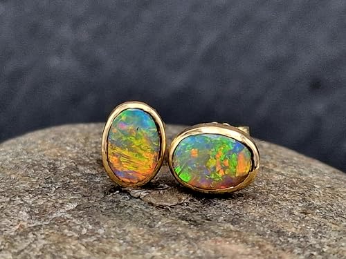 Lightning Ridge Chrystal Opal Ohrstecker aus 585er Gelb Gold, Opale in Multicolor, sehr passend, 7,5 x 5mm, Unikat, Handarbeit