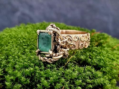 LeoLars-PABE Magisch mystischer Smaragd Design Ring aus 585er Gelbgold, verspielte Kettenverzierung, zauberhafte Schnörkel, Gr. 61/62, Unikat, Handarbeit