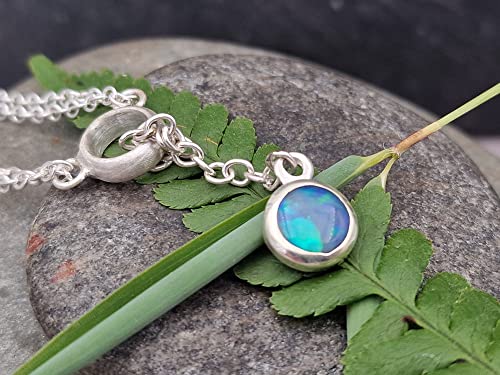 LeoLars-PABE Brasilianischer Opal Anhänger aus 925er Silber mit 50cm doppelter Silberkette, grünes Opalfeuer, Unikat, Handarbeit
