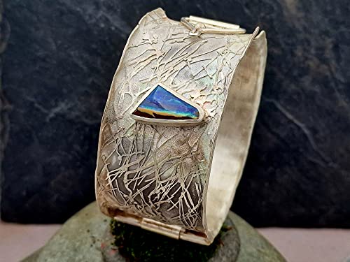 LeoLars-PABE Handgeschmiedeter Design Armreif mit Boulder Opal mit bunten Opalfeuer aus 925er Silber, mit Verschluss, Innenmaße 60x70mm, Unikat, Handarbeit
