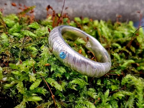 LeoLars-PABE Maritimer Blautopas Wellen Design Ring, Gr. 60 (19), aus 925er Silber, Blautopas Swiss Blue rund facettiert, Wellen Struktur, Unikat, Handarbeit