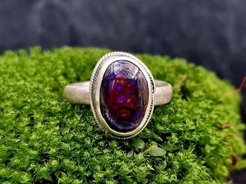 LeoLars-PABE Design Ring mit Boulder Opal, Gr. 58-59, aus 925er Silber, eismattiert, Opal mit Muster und lila-blauem Opalfeuer, 14,3x9mm, Unikat, Handarbeit