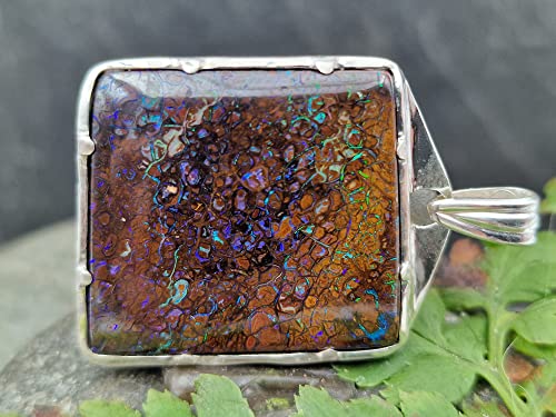 LeoLars-PABE Matrix Boulder Opal Anhänger aus 925er Silber mit grün-blau-lila Pinfire Opalfeuer und Muster, Unikat, Handarbeit