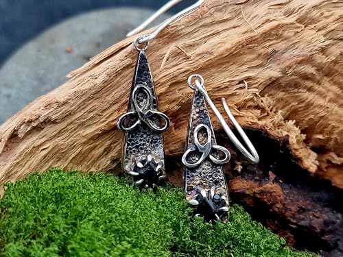 Saphir Kristall Ohrhänger mit keltischem Symbol aus 925er Silber, teilgeschwärzt, magisch, mystisch, Unikat, Handarbeit