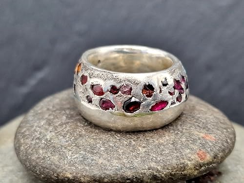 LeoLars-PABE Sandguss Design Ring mit Farbverlauf, Gr. 56 (18,5), aus 925er Silber, sehr massiv, verschienedene eingegossenen Edelsteine, halb poliert, halb Sandguss Oberfläche, Unikat, Handarbeit