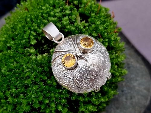 LeoLars-PABE Anhänger Erdbeereule Heiderose aus 925er Silber mit Citrinen als Augen, Anhänger 28mm, Unikat, Handarbeit