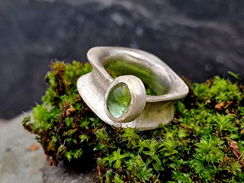 LeoLars-PABE Grüner Turmalin Design Ring, Gr.50-51, aus 924er Silber, gleichmäßig eismattiert, konkav, Unikat, Handarbeit