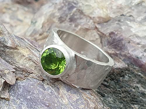 LeoLars-PABE Peridot Ring aus 925er Silber, Gr. 53, Structure Design Hammerschlag, Unikat, Handarbeit