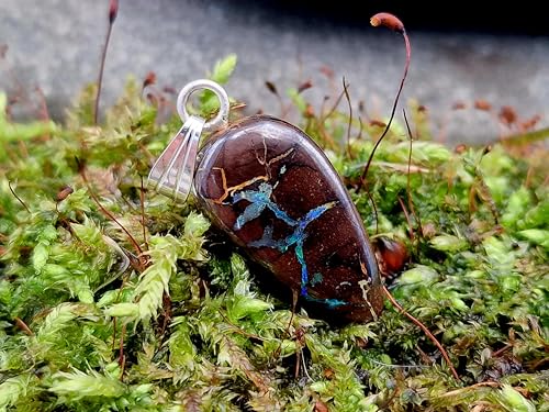 LeoLars-PABE Boulder Opal Tropfen Anhänger mit 925er Silber Stiftöse, Opal 22 x 12 x 6mm mit Opaladern mit grün-blauem Opalfeuer, Unikat, Handgeschliffen