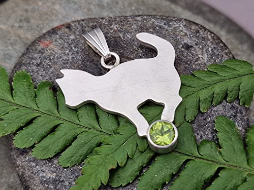LeoLars-PABE Katzen Anhänger aus 925er Silber mit Peridot, mattiert, Katze, Unikat, Handarbeit