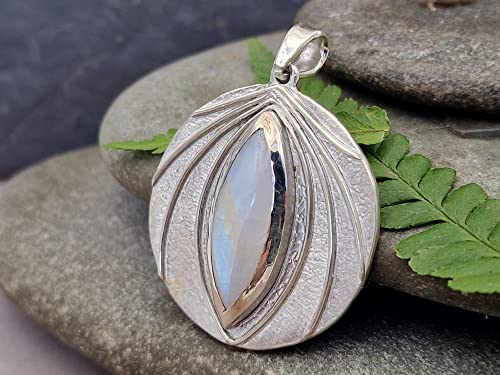 LeoLars-PABE Weißer Labradorit ( Regenbogenmondstein ) Design Anhänger aus 925er Silber, fein Strukturiert, Unikat, Handarbeit