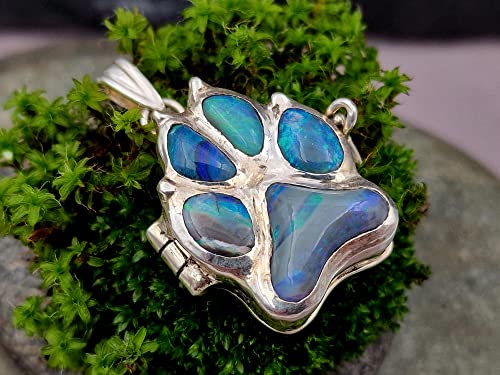 LeoLars-PABE Pfötchen Medaillon Anhänger mit fünf Lightning Ridge Opalen, grün-blaues Opalfeuer, Unikat, Handarbeit, Handgeschliffen