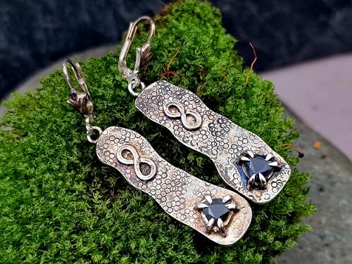 Saphir Ohrhänger mit Unendlichkeitssymbol aus 925er Silber, teilgeschwärzt, mystisch, magisch, mit Brisuren, Unikat, Handarbeit