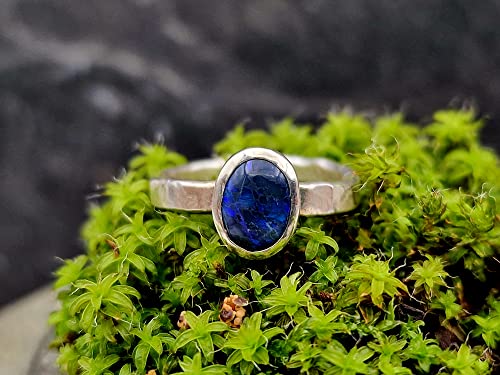 LeoLars-PABE Schwarzer Opal Ring aus 925er Silber, Gr.49, lila-blaues Opalfeuer, gehämmert, Opal 7.5x5.5mm, Unikat, Handarbeit