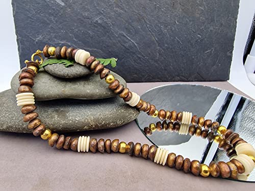 LeoLars-PABE Echte Perlenkette 46cm lang mit braunen Perlen, Tagua Nuss Linsen und 925er Silberelementen vergoldet, Unikat, Handarbeit